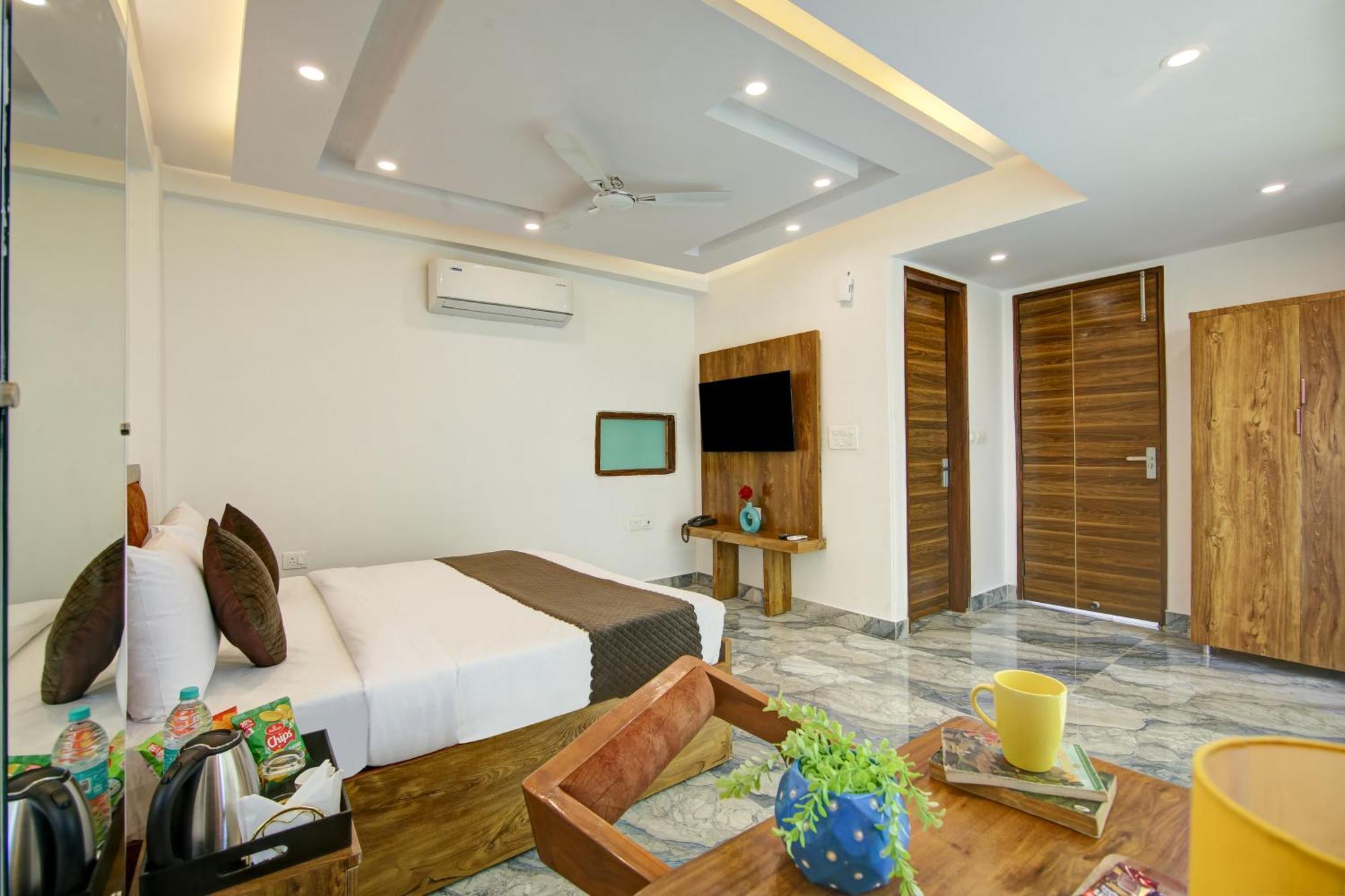 Hotel The Emporio Grand Near Vaishali Metro Station Ghaziabad Exterior photo