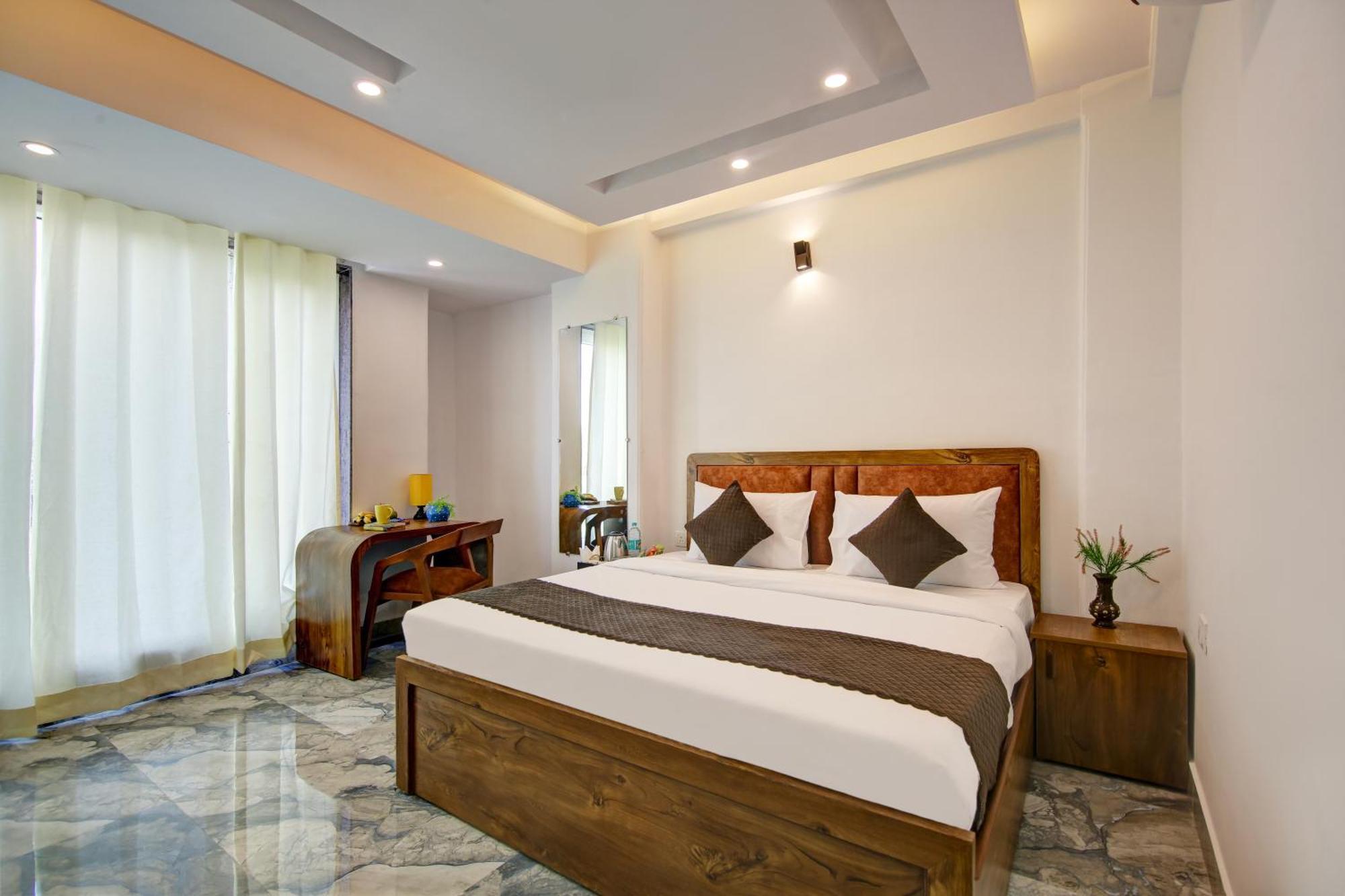 Hotel The Emporio Grand Near Vaishali Metro Station Ghaziabad Exterior photo