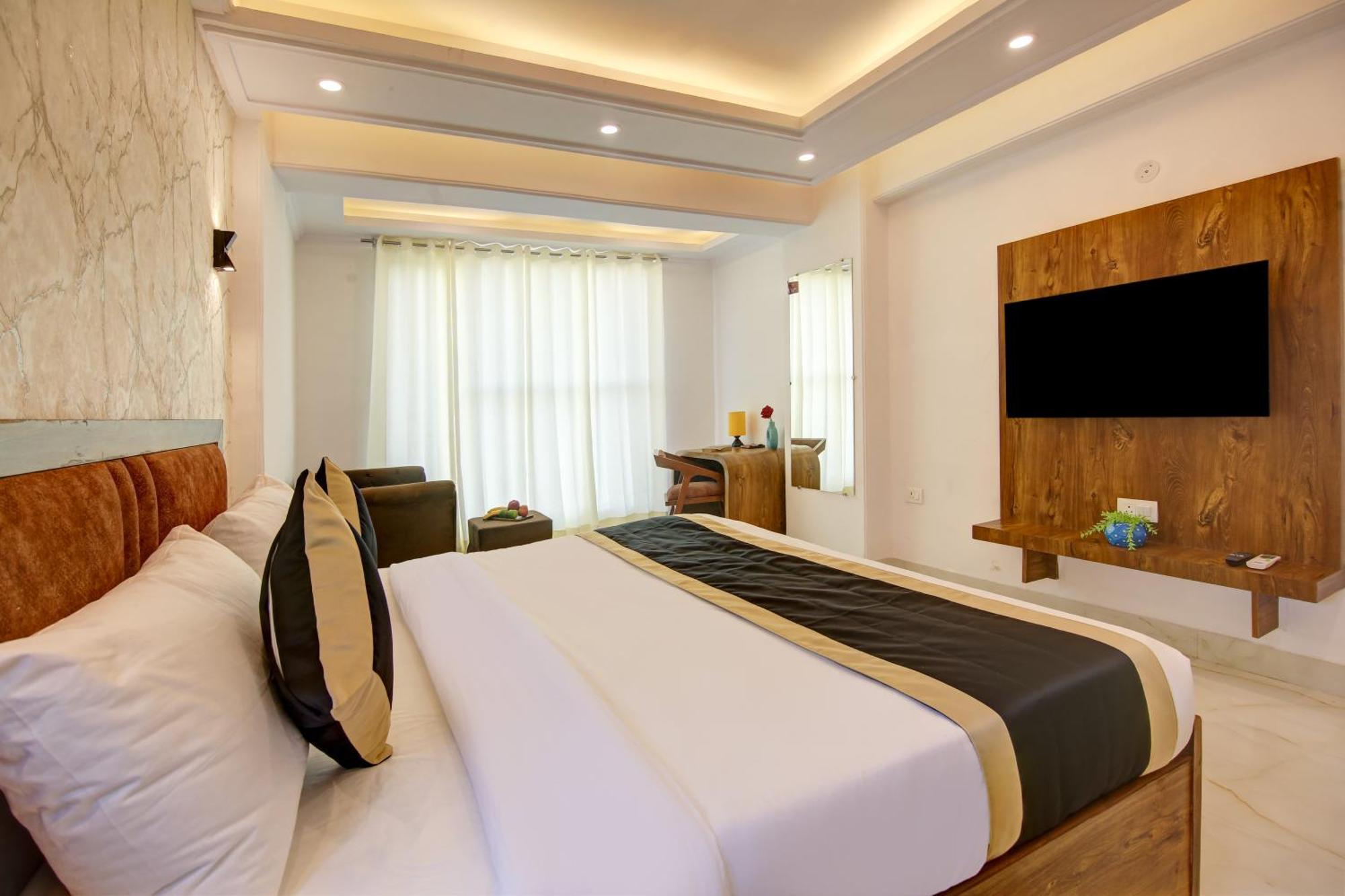 Hotel The Emporio Grand Near Vaishali Metro Station Ghaziabad Exterior photo
