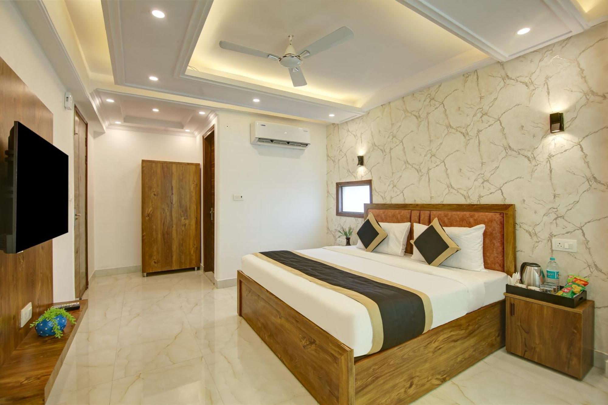 Hotel The Emporio Grand Near Vaishali Metro Station Ghaziabad Exterior photo