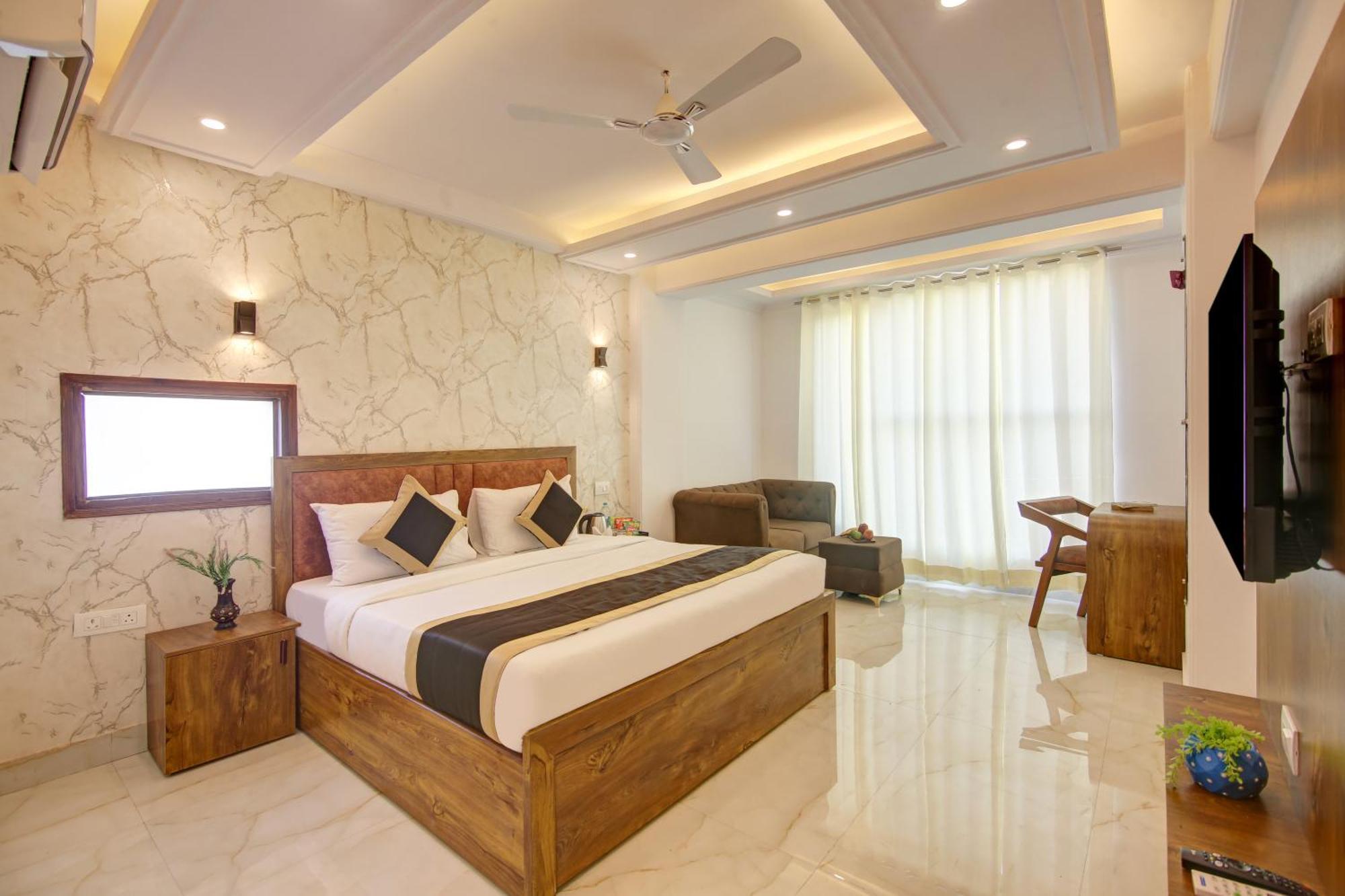 Hotel The Emporio Grand Near Vaishali Metro Station Ghaziabad Exterior photo