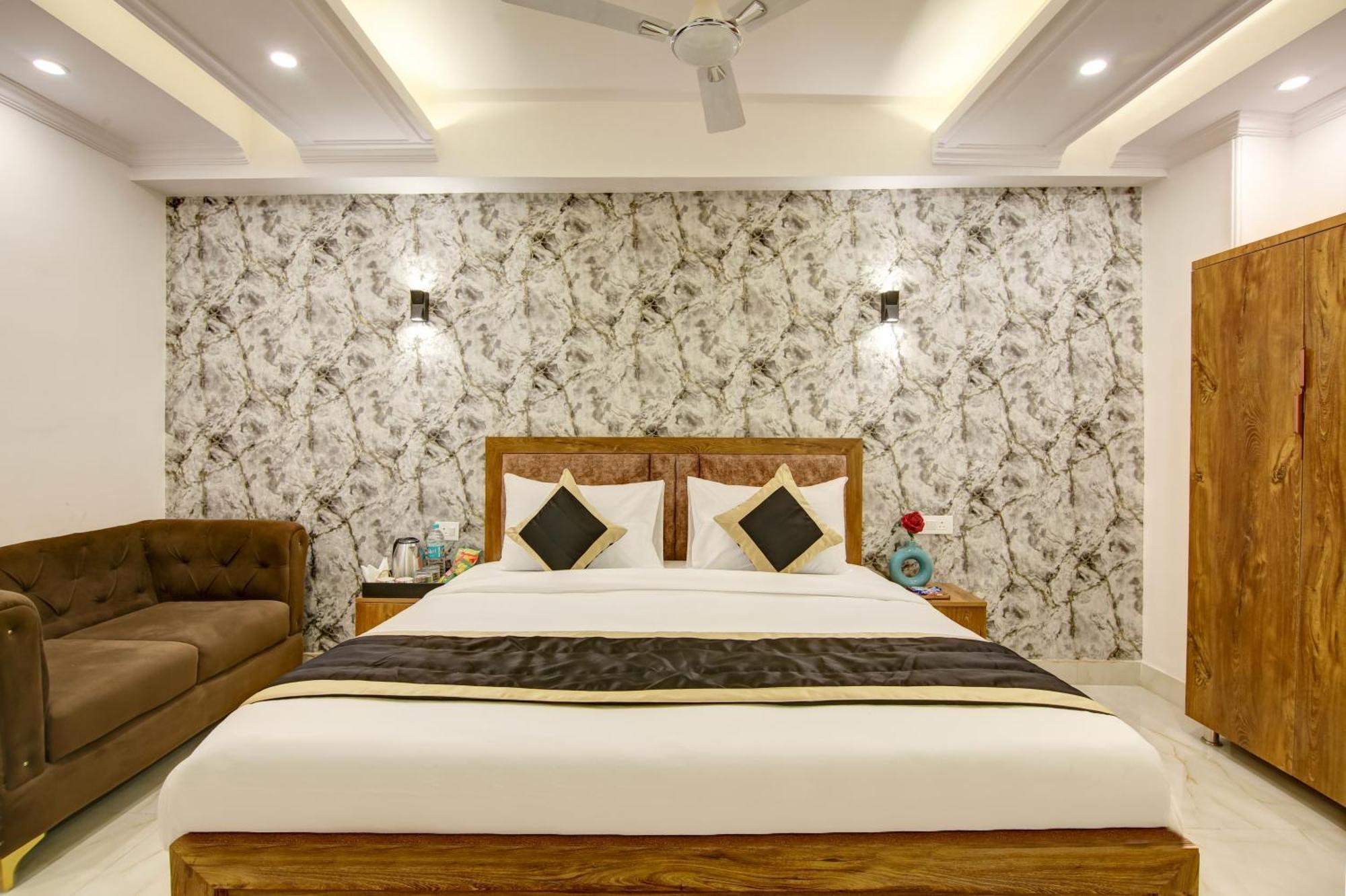 Hotel The Emporio Grand Near Vaishali Metro Station Ghaziabad Exterior photo