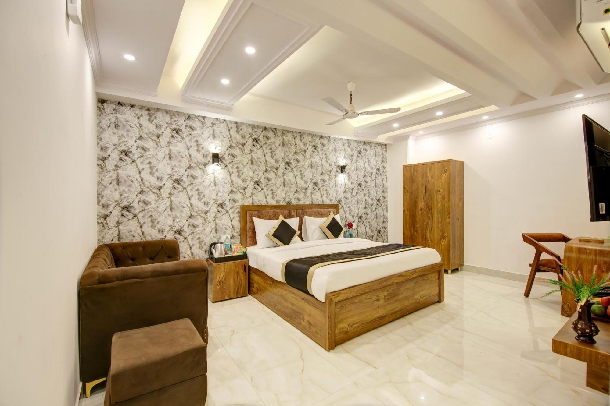 Hotel The Emporio Grand Near Vaishali Metro Station Ghaziabad Exterior photo