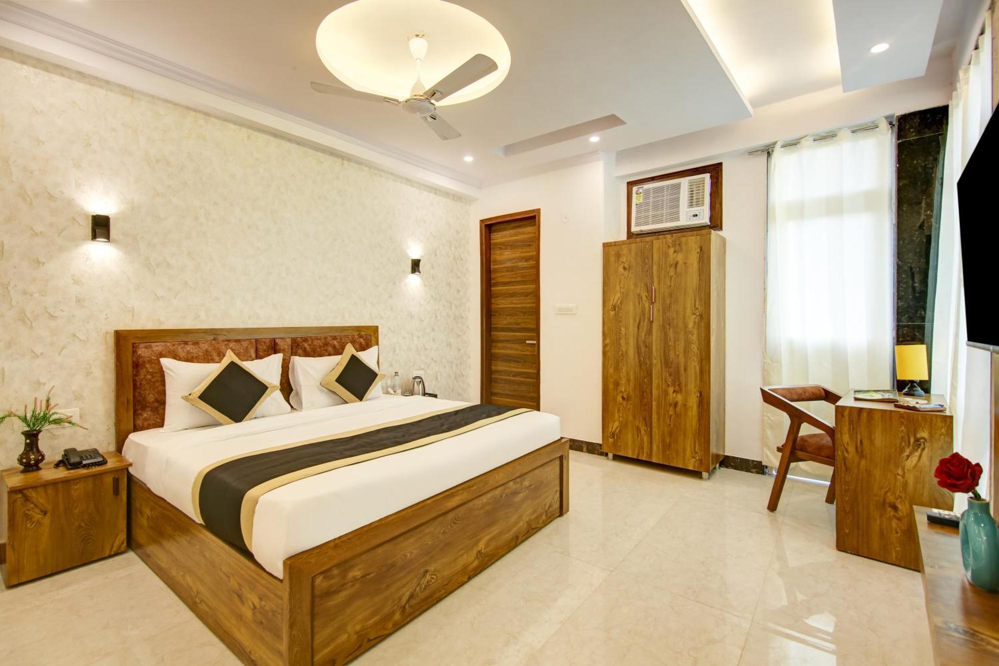 Hotel The Emporio Grand Near Vaishali Metro Station Ghaziabad Exterior photo