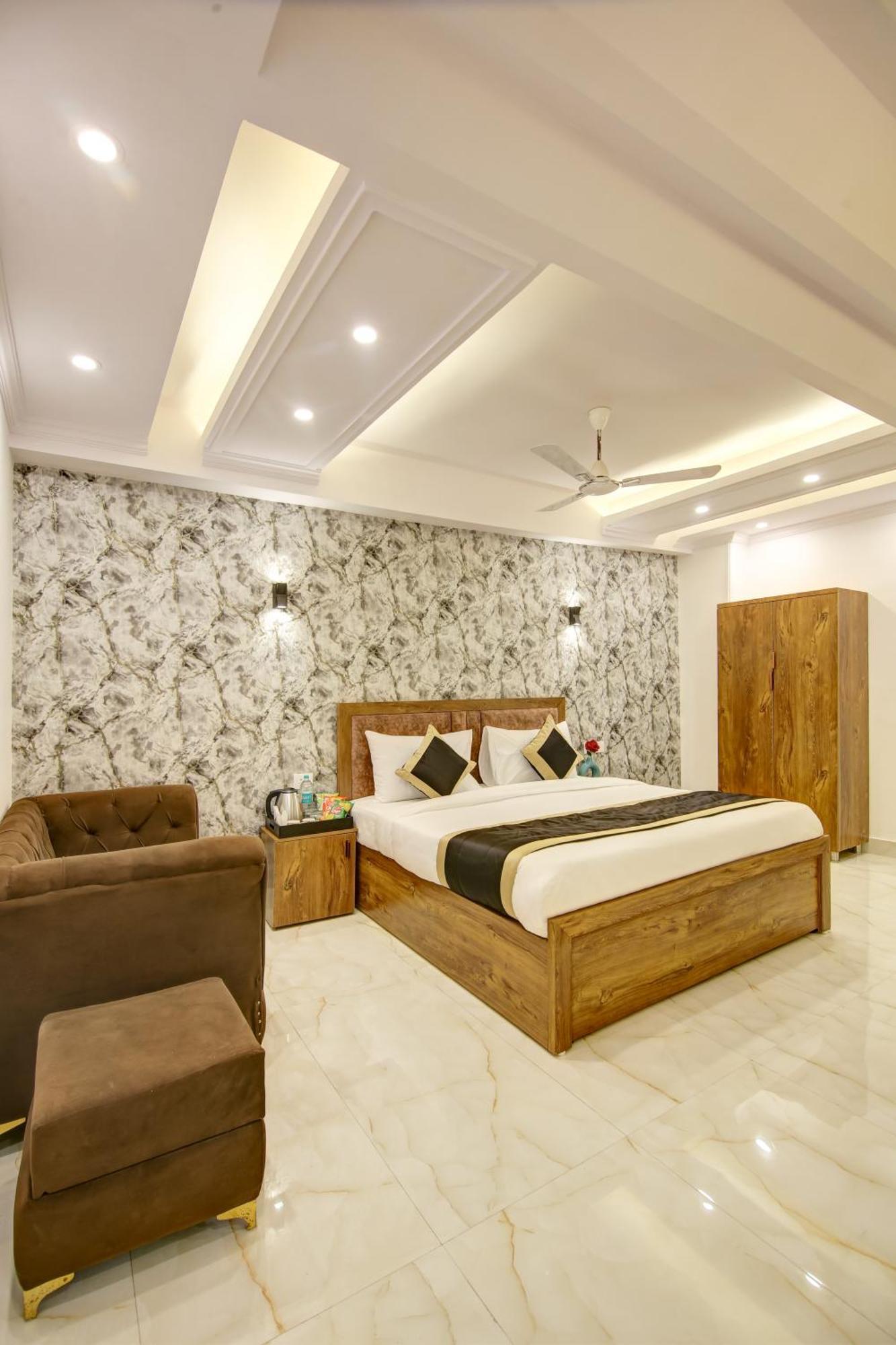Hotel The Emporio Grand Near Vaishali Metro Station Ghaziabad Exterior photo