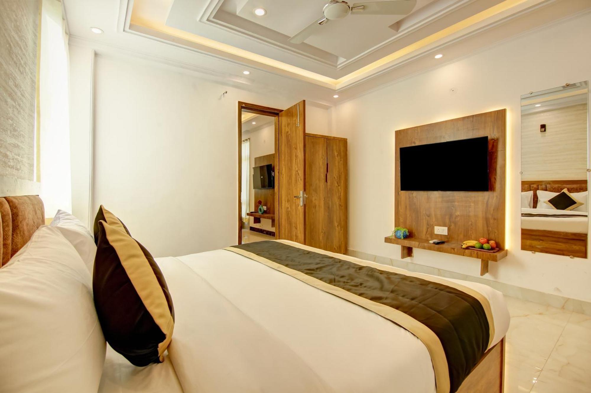 Hotel The Emporio Grand Near Vaishali Metro Station Ghaziabad Exterior photo