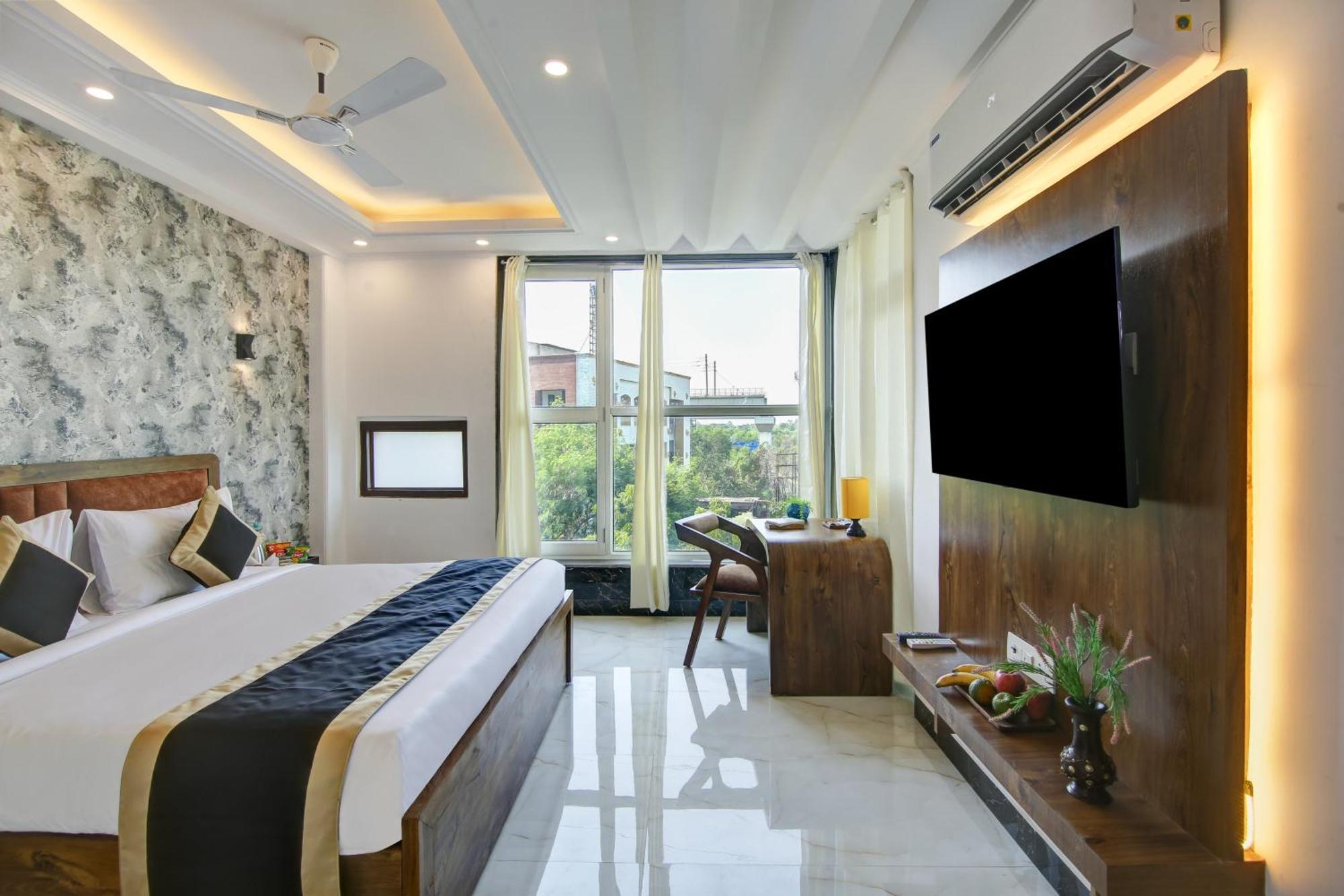 Hotel The Emporio Grand Near Vaishali Metro Station Ghaziabad Exterior photo