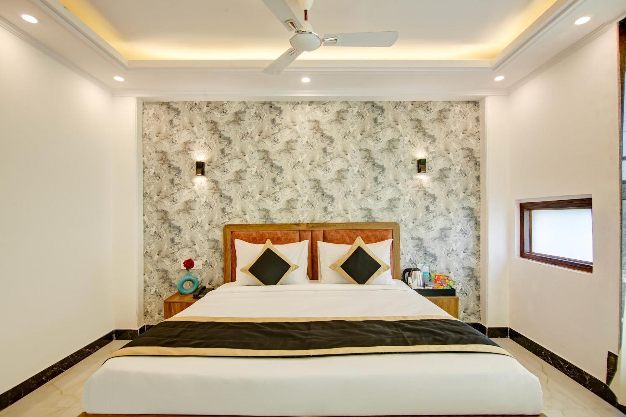 Hotel The Emporio Grand Near Vaishali Metro Station Ghaziabad Exterior photo